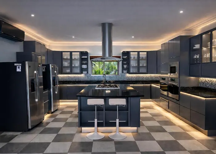 Exclusive Retreats Newest Beachfront Estate W Staff, Breakfast & Chef Available