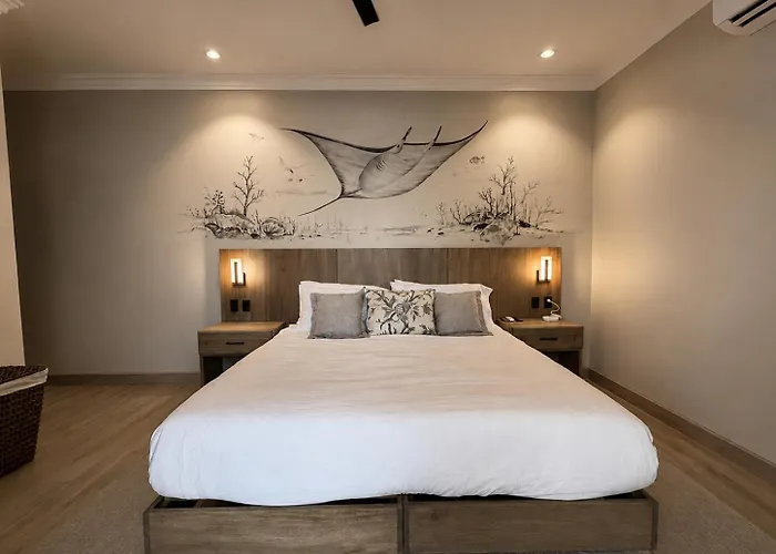 Villa Exclusive Retreats Newest Beachfront Estate W Staff, Breakfast & Chef Available *