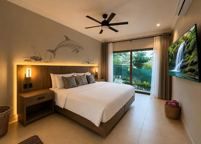 Exclusive Retreats Newest Beachfront Estate W Staff, Breakfast & Chef Available Villa